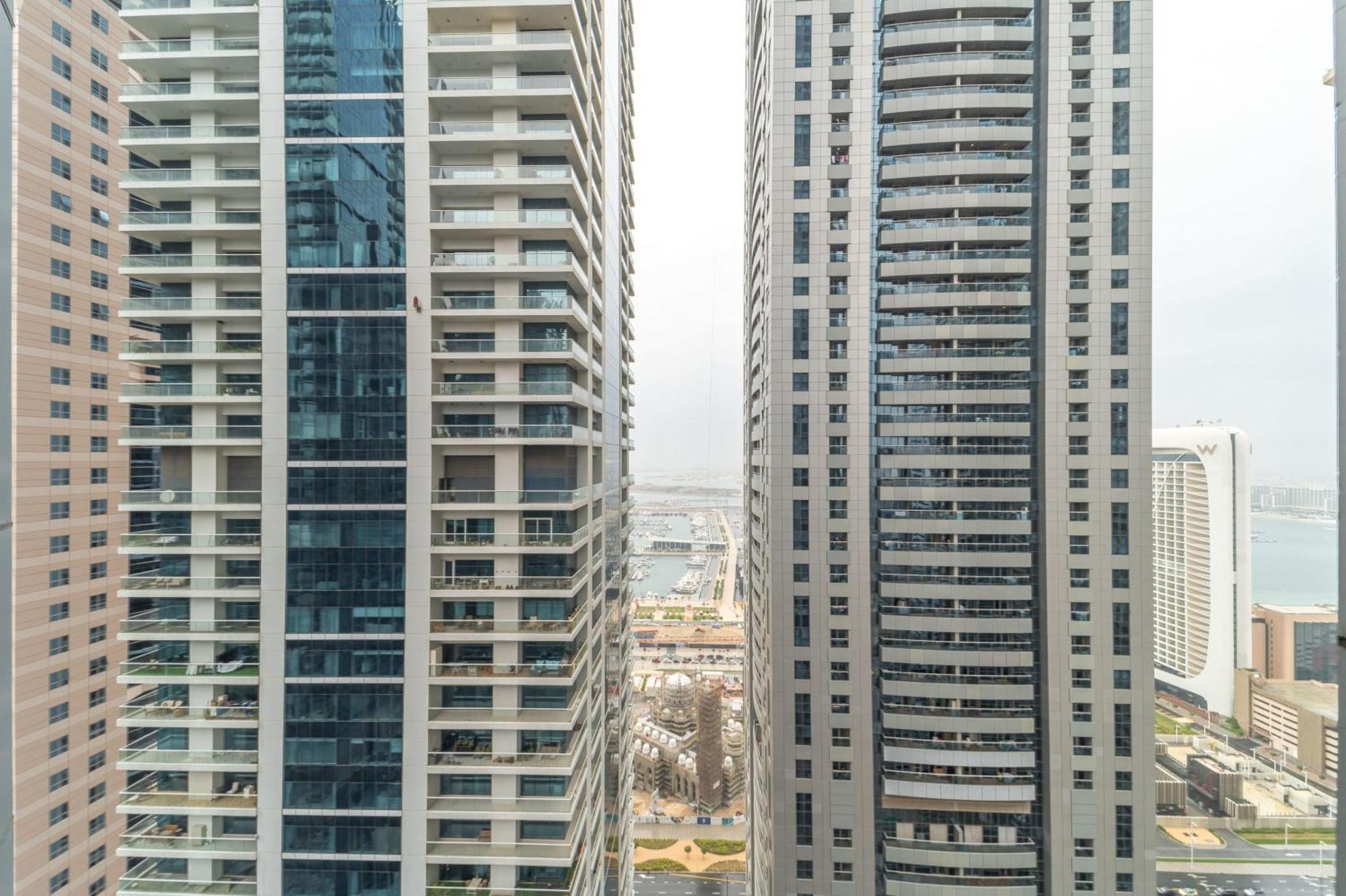 Frank Porter - Torch Tower * Dubai